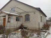 Жилой дом с подвалом площадью 297 кв. и земельным участком площадью 1 243 кв. м в р.п. им. В.И. Ленина Ульяновской области